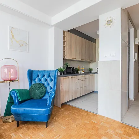 Superapart Inflancka 135 * Warschau