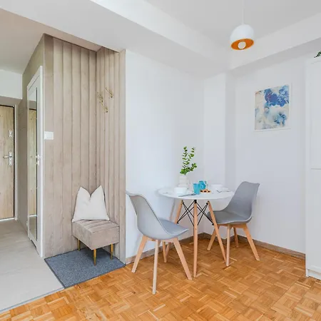Superapart Inflancka 135 דירה